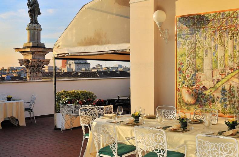 РЕСТОРАН LA TERRAZZA DEI PAPI отель Mecenate Palace Рим Чудесный ресторан с садом прямо на крыше отеля называется La Terrazza dei Papi. В Риме ... отель Mecenate Palace Рим
