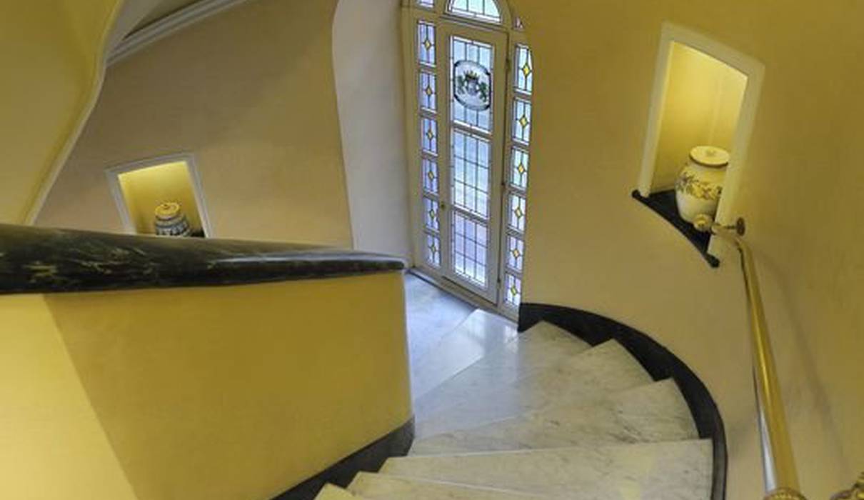 лестница отель Mecenate Palace Рим