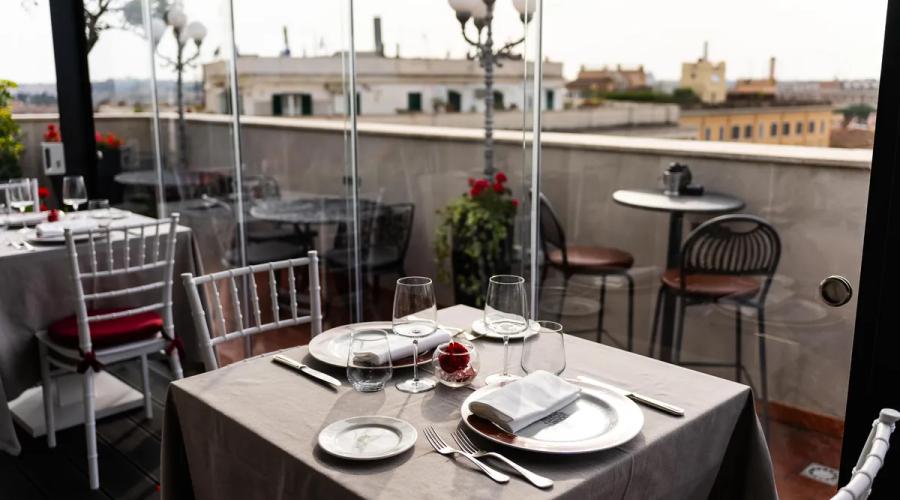 La Terrazza dei Papi: крыша с Уникальным Видом на Рим отель Mecenate Palace La Terrazza dei Papi: крыша с Уникальным Видом на Рим отель Mecenate Palace