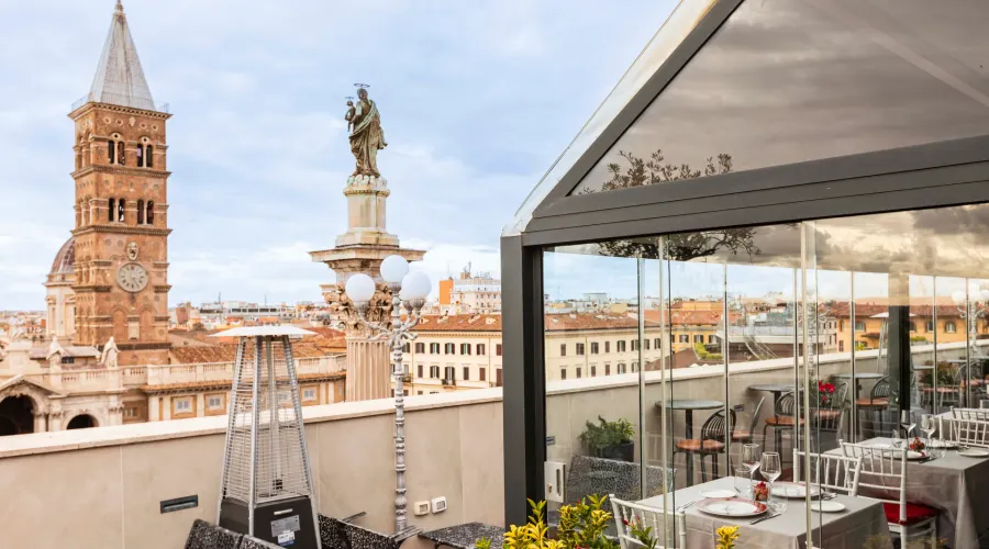 La Terrazza dei Papi: аперитив и ужин с видом в сердце Рима отель Mecenate Palace La Terrazza dei Papi: аперитив и ужин с видом в сердце Рима отель Mecenate Palace